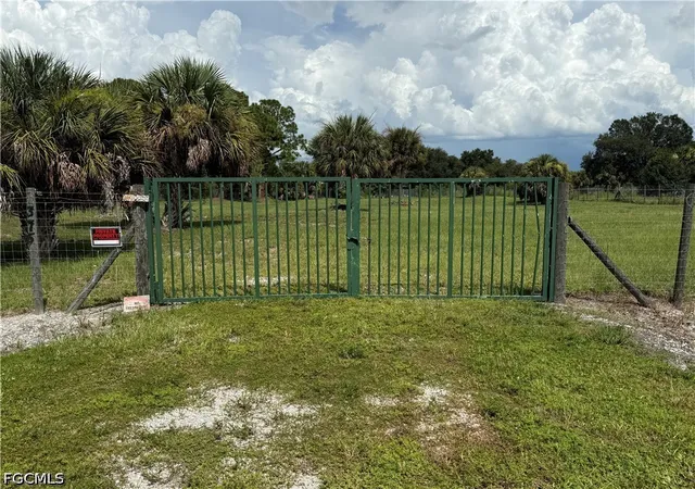 Photo 2 of Sale Pending at 375 S Brida St, Clewiston, FL 33440 | MLS# 2026036311 | Listing updated on 2026-09-02