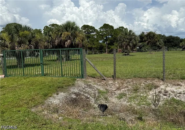 Photo 3 of Sale Pending at 375 S Brida St, Clewiston, FL 33440 | MLS# 2026036311 | Listing updated on 2026-09-02
