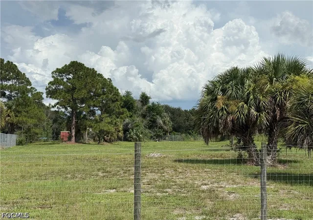 Photo 3 of Sale Pending at 375 S Brida St, Clewiston, FL 33440 | MLS# 2026036311 | Listing updated on 2026-09-02