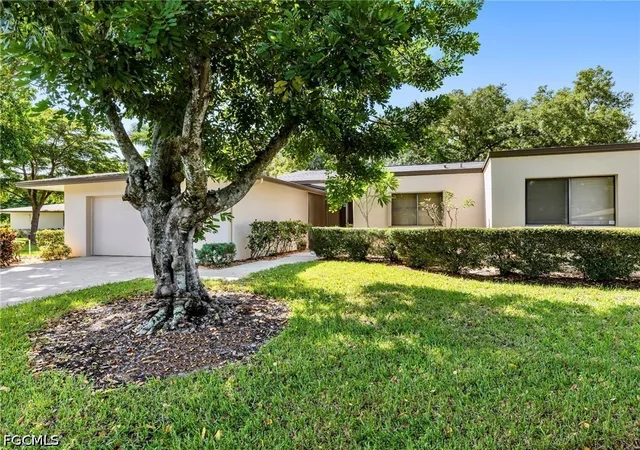 Photo 2 of Sale Pending at 5853 Wyldewood Lakes Ct, Fort Myers, FL 33919 | MLS# 2026036414 | Listing updated on 2026-09-13