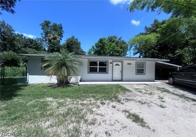 Single family home for sale at 3900 Arnold Dr, Fort Myers, FL 33916 | MLS# 2026036416