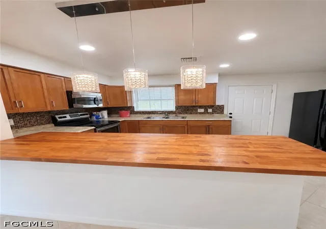 Photo 3 of Single family home for sale at 3900 Arnold Dr, Fort Myers, FL 33916 | MLS# 2026036416 | Listing updated on 2026-09-04