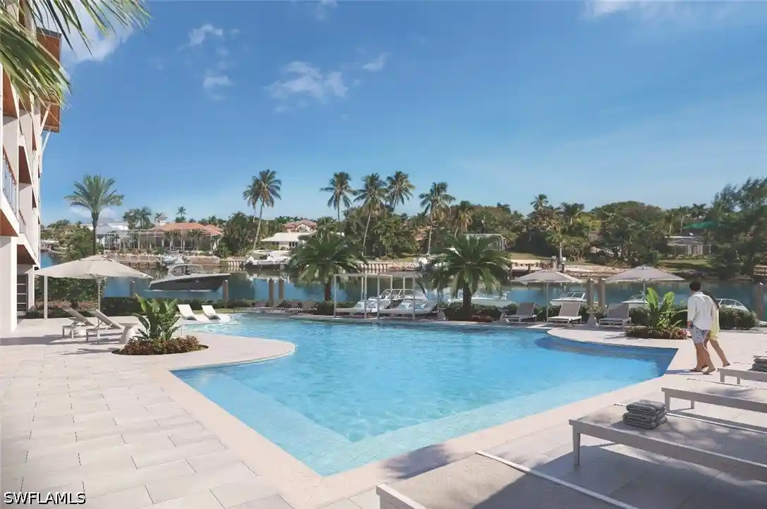 Listing Photo 10 - Condo for sale in 2020 Gulf Shore Blvd N located at 2020 Gulf Shore Blvd N, Naples, FL 34102 - Unit #PH-402W