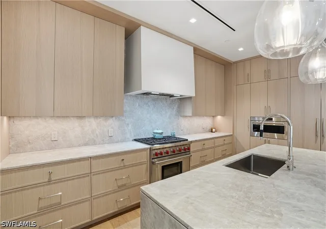 Listing Photo 2 - Condo for sale in building located at 2020 Gulf Shore Blvd N, Naples, FL 34102 - Unit #PH-402W