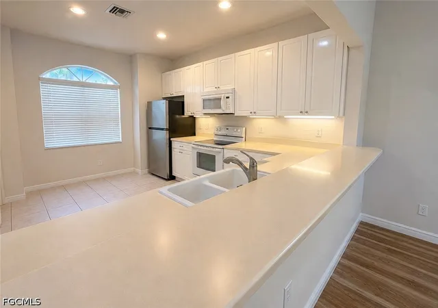 Photo 2 of Single family home for sale at 11330 Lakeland Cir, Fort Myers, FL 33913 | MLS# 2026036588 | Listing updated on 2026-09-29