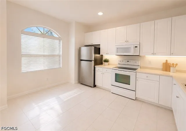Photo 3 of Single family home for sale at 11330 Lakeland Cir, Fort Myers, FL 33913 | MLS# 2026036588 | Listing updated on 2026-09-29