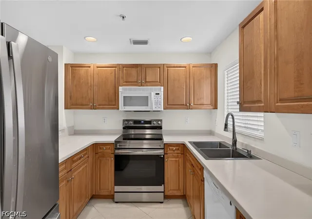 Photo 4 of Townhouse for sale at 9400 Ivy Brk Run #108, Fort Myers, FL 33913 | MLS# 2026036676 | Listing updated on 2026-09-13