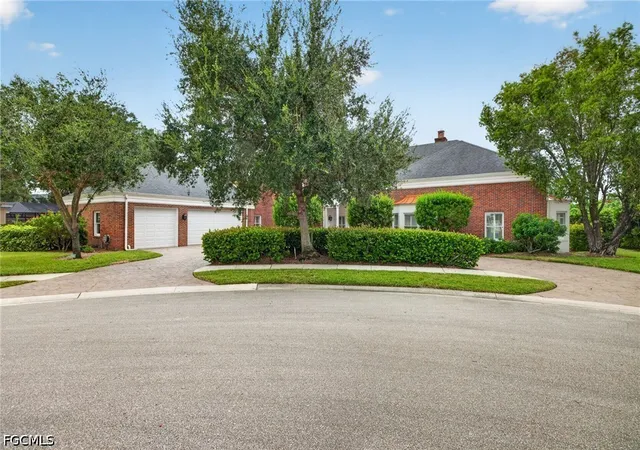 Photo 3 of Sale Pending at 23 Winewood Ct, Fort Myers, FL 33919 | MLS# 2026036646 | Listing updated on 2026-09-08