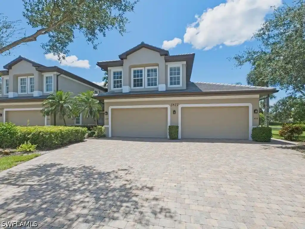 Listing Photo 2 - Condo for sale in 7877 Hawthorne Dr located at 7877 Hawthorne Dr, Naples, FL 34113 - Unit #102