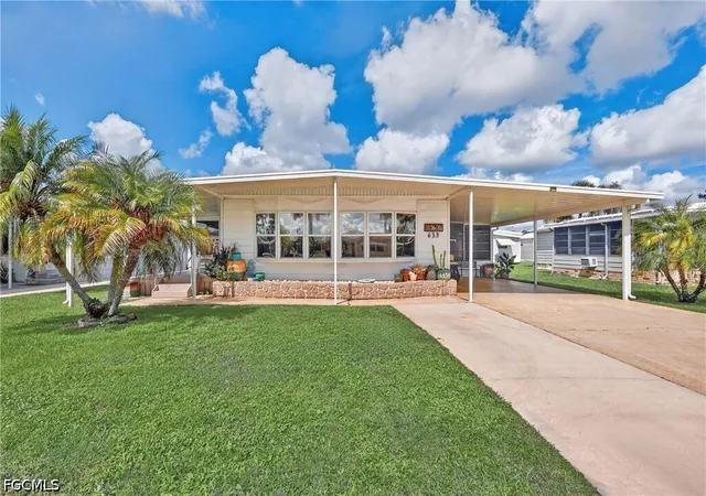 Photo 1 of Manufactured home for sale at 633 Forest Palm Ct, North Fort Myers, FL 33917 | MLS# 2026036705 | Listing updated on 2026-09-04
