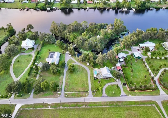 Photo 2 of Single family home for sale at 3220 Fort Denaud Rd, Labelle, FL 33935 | MLS# 2026036716 | Listing updated on 2026-10-07