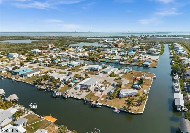 Photo 2 of Sale Pending at 2705 Patterson Ct, Saint James City, FL 33956 | MLS# 2026036742 | Listing updated on 2026-09-16