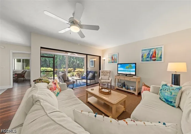 Listing Photo 5 - Condo for sale in building located at 592 Beachwalk Cir, Naples, FL 34108 - Unit #105