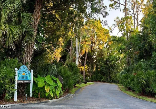 Photo 2 of Sale Pending at 132 Pinebrook Dr, Fort Myers, FL 33907 | MLS# 2026036887 | Listing updated on 2026-10-27