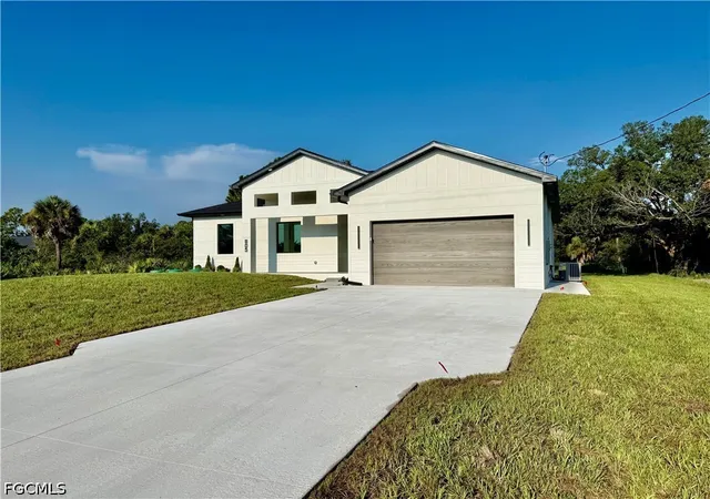 Photo 2 of Sale Pending at 805 Lincoln Ave, Lehigh Acres, FL 33972 | MLS# 2026036980 | Listing updated on 2026-09-16