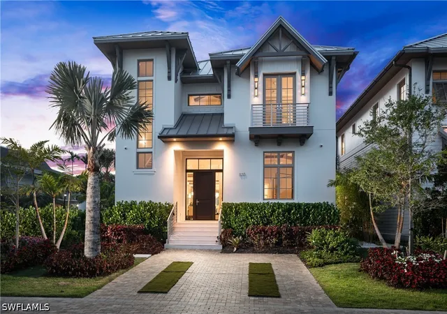 Photo 1 of Single family home for sale at 835 11th Avenue S, Naples, FL 34102 | MLS# 226031431 | Listing updated on 2026-09-27