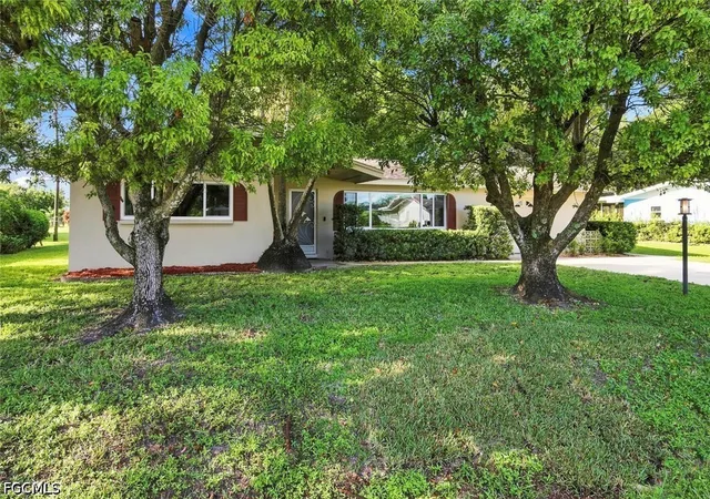 Photo 3 of Sale Pending at 2248 Ivy Ave, Fort Myers, FL 33907 | MLS# 2026037044 | Listing updated on 2026-09-11