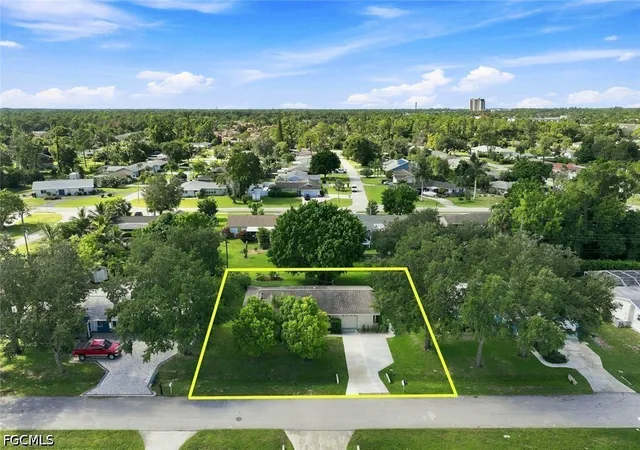 Photo 4 of Sale Pending at 2248 Ivy Ave, Fort Myers, FL 33907 | MLS# 2026037044 | Listing updated on 2026-09-11