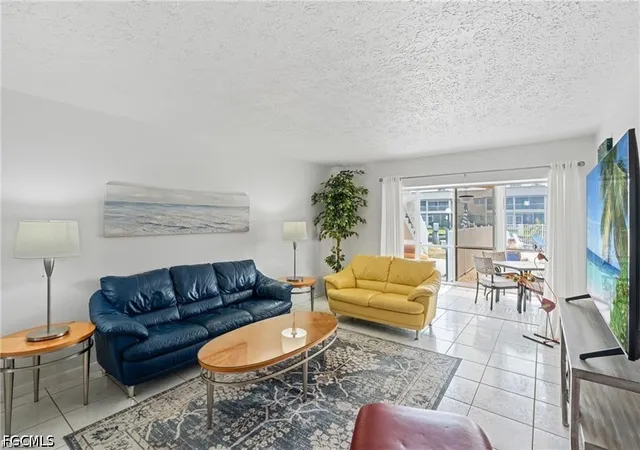 Listing Photo 3 - Condo for sale in building located at 1006 Se 46Th St, Cape Coral, FL 33904 - Unit #1B