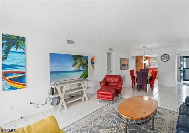 Listing Photo 4 - Condo for sale in building located at 1006 Se 46Th St, Cape Coral, FL 33904 - Unit #1B