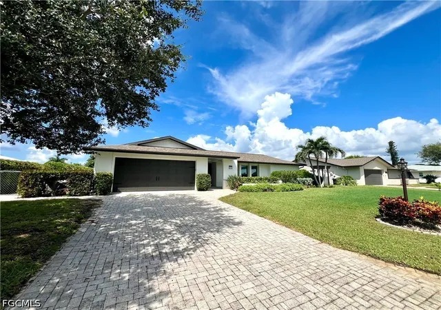 Photo 1 of Sale Pending at 5573 Amoroso Dr, Fort Myers, FL 33919 | MLS# 2026037104 | Listing updated on 2026-09-07