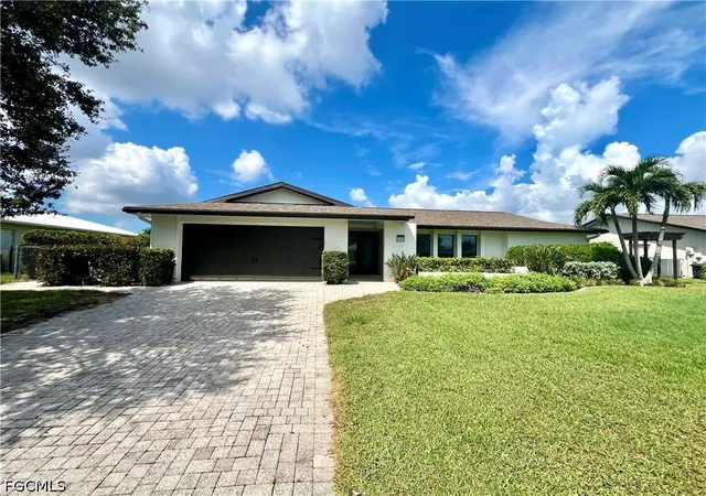 Photo 2 of Sale Pending at 5573 Amoroso Dr, Fort Myers, FL 33919 | MLS# 2026037104 | Listing updated on 2026-09-07
