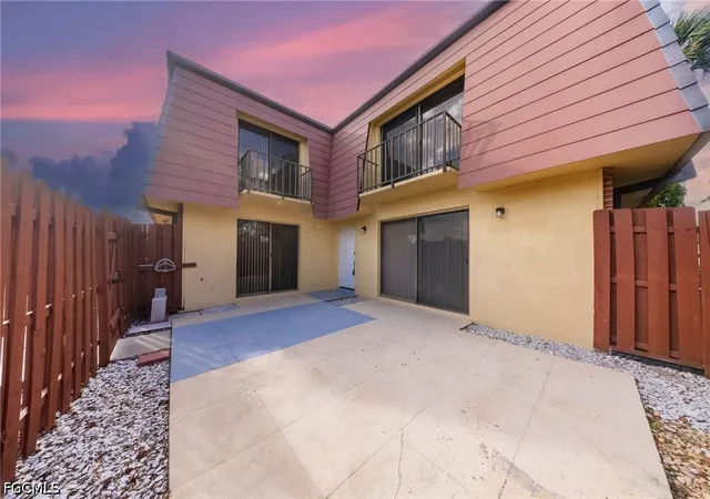 Townhouse for sale at 1570 Park Meadows Dr #1, Fort Myers, FL 33907 | MLS# 2026037117