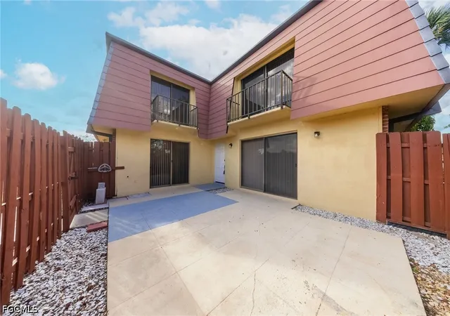 Photo 3 of Townhouse for sale at 1570 Park Meadows Dr #1, Fort Myers, FL 33907 | MLS# 2026037117 | Listing updated on 2026-09-02