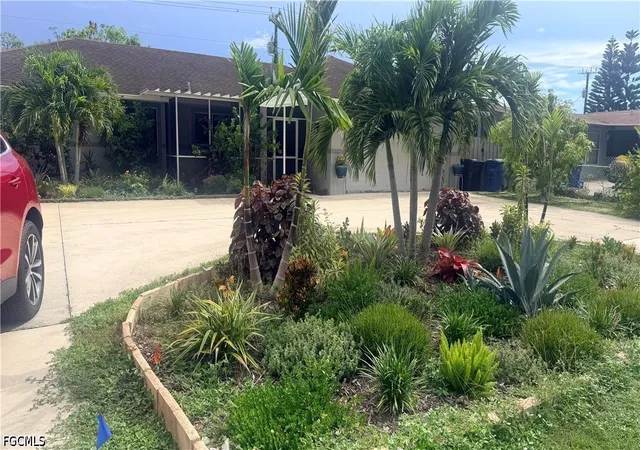 Photo 2 of Single family home for sale at 2230 Crystal Dr, Fort Myers, FL 33907 | MLS# 2026037178 | Listing updated on 2026-09-02