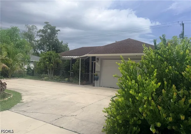 Photo 4 of Single family home for sale at 2230 Crystal Dr, Fort Myers, FL 33907 | MLS# 2026037178 | Listing updated on 2026-09-02