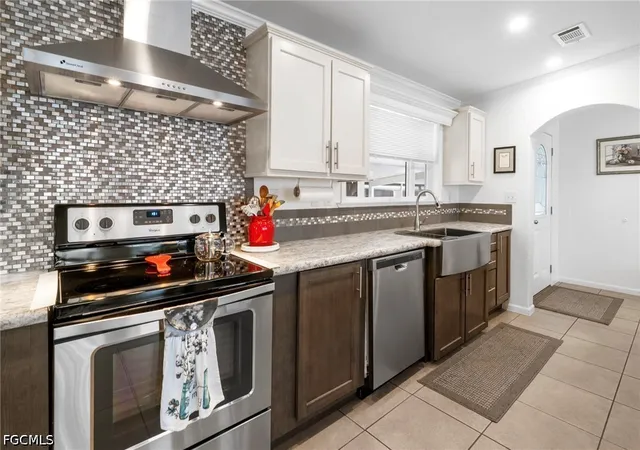 Photo 4 of Manufactured home for sale at 417 Snead Dr, North Fort Myers, FL 33903 | MLS# 2026037186 | Listing updated on 2026-09-04