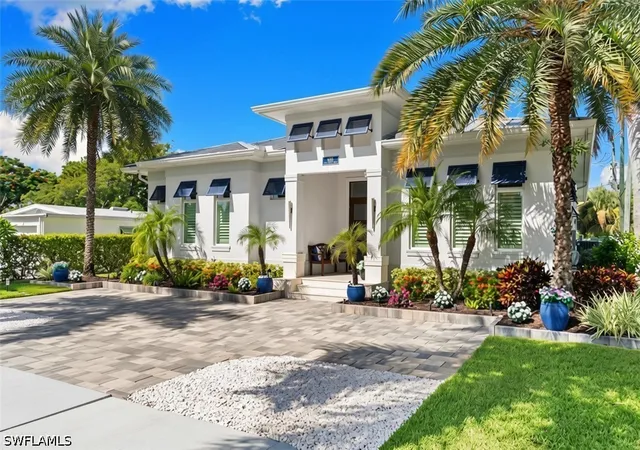 Photo 1 of Single family home for sale at 665 10th Street N, Naples, FL 34102 | MLS# 226030255 | Listing updated on 2026-09-14