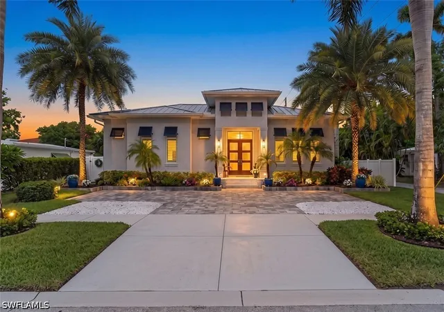 Photo 2 of Single family home for sale at 665 10th Street N, Naples, FL 34102 | MLS# 226030255 | Listing updated on 2026-09-14