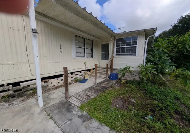 Photo 5 of Manufactured home for sale at 2613 Harmony Ave, North Fort Myers, FL 33917 | MLS# 2026037196 | Listing updated on 2026-09-03