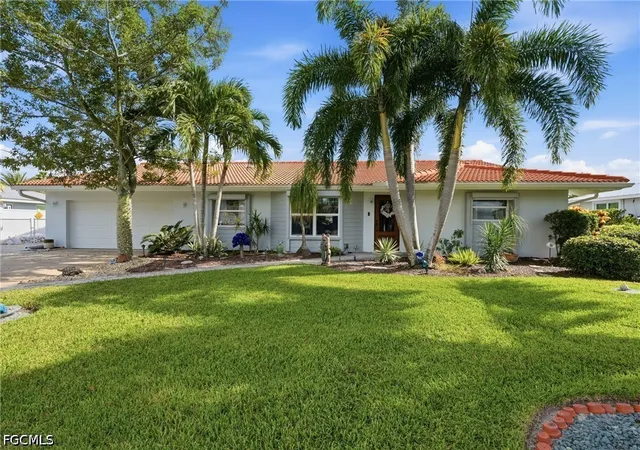 Photo 1 of Sale Pending at 1028 Edgemere Dr, Fort Myers, FL 33919 | MLS# 2026037227 | Listing updated on 2026-09-10