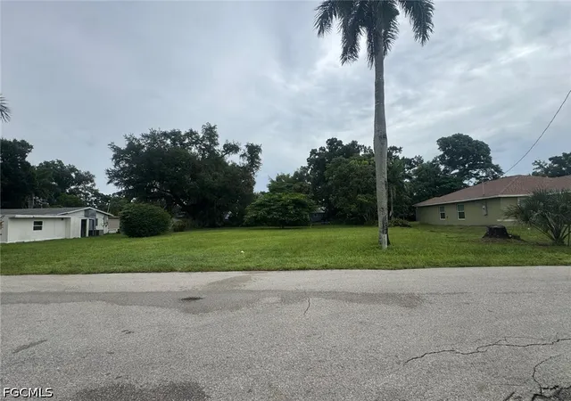 Photo 1 of Land for sale at 653 Oleander Ave, Fort Myers, FL 33916 | MLS# 2026037228 | Listing updated on 2026-09-11