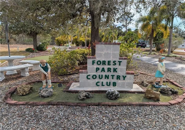 Photo 33 of Manufactured home for sale at 810 Hollyberry Ct, North Fort Myers, FL 33917 | MLS# 2026037254 | Listing updated on 2026-09-09