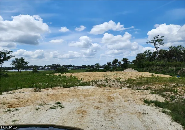 Photo 3 of Sale Pending at 13746 Duke Hwy, Alva, FL 33920 | MLS# 2026037301 | Listing updated on 2026-09-16