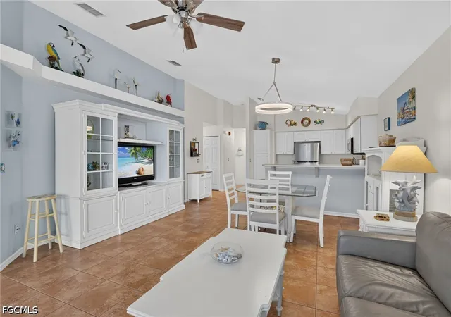 Listing Photo 4 - Condo for sale in building located at 4041 Se 11Th Pl, Cape Coral, FL 33904 - Unit #207