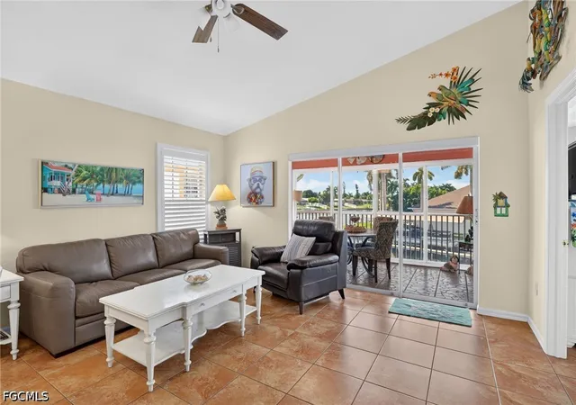 Listing Photo 5 - Condo for sale in building located at 4041 Se 11Th Pl, Cape Coral, FL 33904 - Unit #207