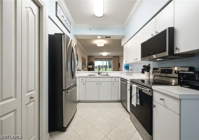 Listing Photo 4 - Condo for sale in building located at 2690 Cypress Trace Cir, Naples, FL 34119 - Unit #3214