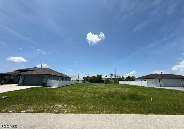 Land for sale at 1621 SE 19th Lane, Cape Coral, FL 33990 | MLS# 2026037322