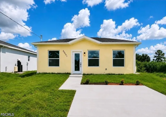 Photo 1 of Single family home for sale at 23041 Roundtree Ave, Alva, FL 33920 | MLS# 2026037323 | Listing updated on 2026-09-06