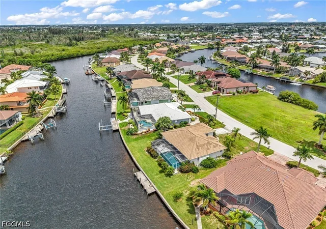Photo 3 of Sale Pending at 1352 Pine Siskin Dr, Punta Gorda, FL 33950 | MLS# 2026037331 | Listing updated on 2026-09-11