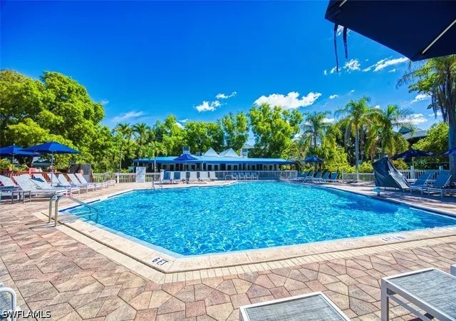 Listing Photo 3 - Condo for sale in building located at 600 Neapolitan Wy, Naples, FL 34103 - Unit #153