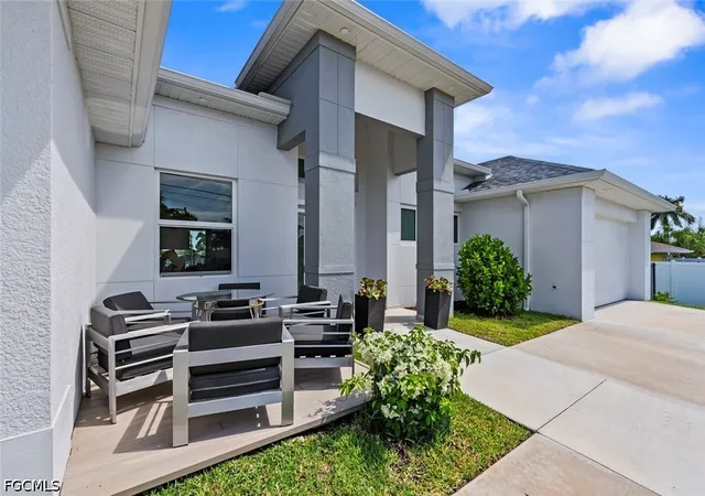 Photo 4 of Single family home for sale at 1933 Cornwallis Pkwy, Cape Coral, FL 33904 | MLS# 2026037389 | Listing updated on 2026-09-16