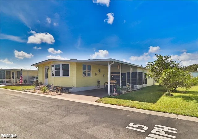 Photo 2 of Manufactured home for sale at 4 Fig St, Alva, FL 33920 | MLS# 2026037404 | Listing updated on 2026-09-03