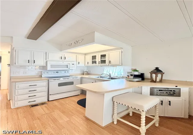Photo 4 of Manufactured home for sale at 4520 Robert E Lee Blvd, Estero, FL 33928 | MLS# 226031935 | Listing updated on 2026-09-03
