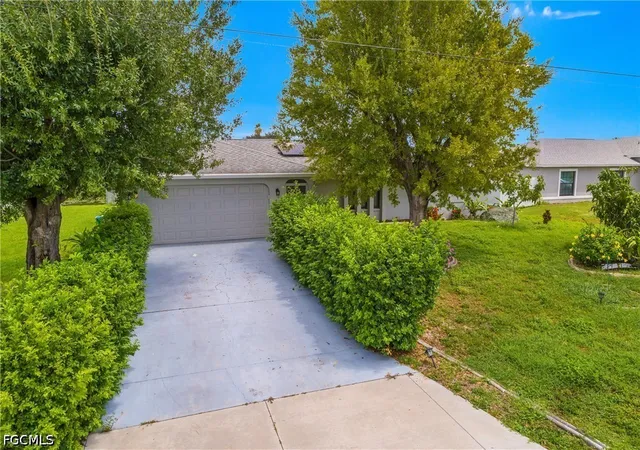 Photo 2 of Single family home for sale at 1121 Ne 11th Terrace, Cape Coral, FL 33909 | MLS# 2026037451 | Listing updated on 2026-09-15