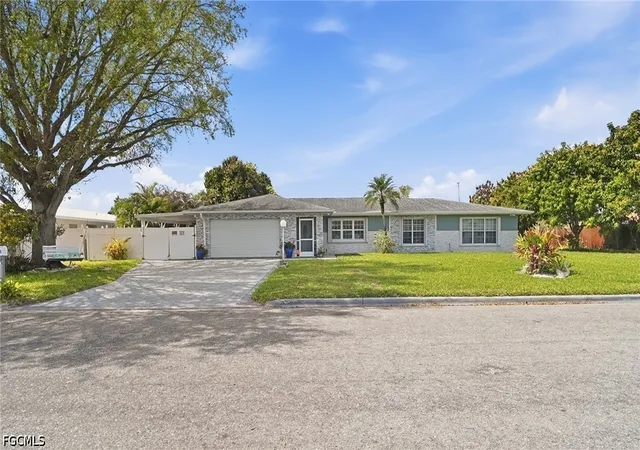 Photo 2 of Sale Pending at 208 Daleview Ave, Lehigh Acres, FL 33936 | MLS# 2026037468 | Listing updated on 2026-10-11
